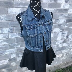 LOVE CULTURE CROPPED SPIKED JEAN VEST